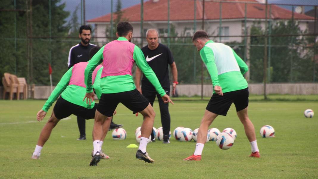 Urfaspor yönetimi kısıtlı bütçeyle 35 günde takımı yeniden kurdu: Başkandan 'takımı sahiplenin' çağrısı 11